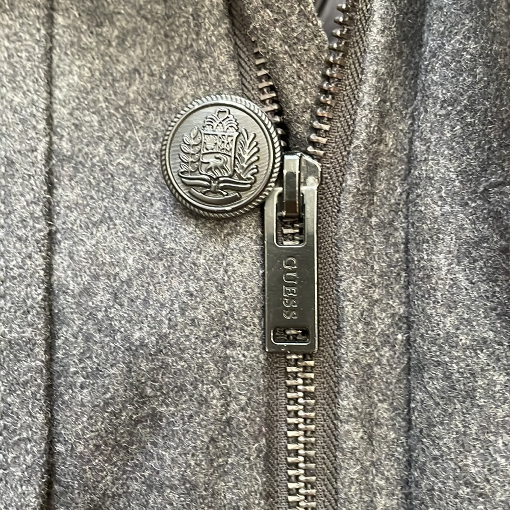 Guess insulated Winter Jacket- New Condition Sz L - Picture 4 of 12